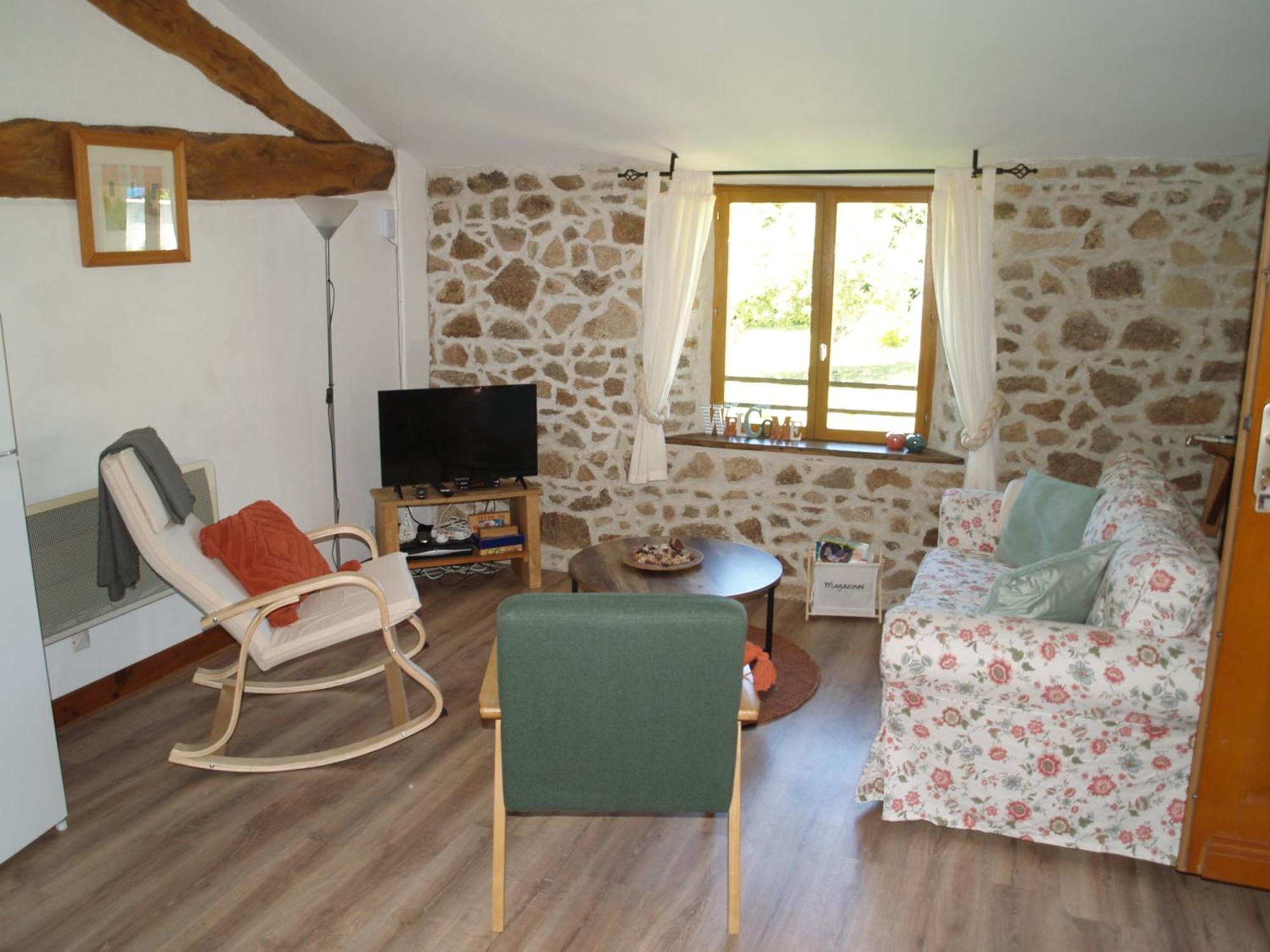Tranquille Vienne Gites A Chirac Dept Charente Exterior photo