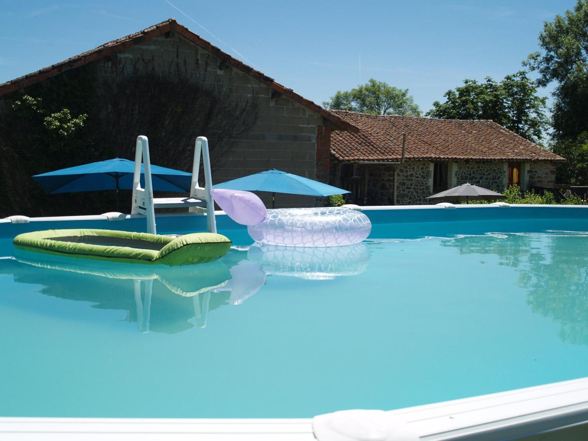 Tranquille Vienne Gites A Chirac Dept Charente Exterior photo